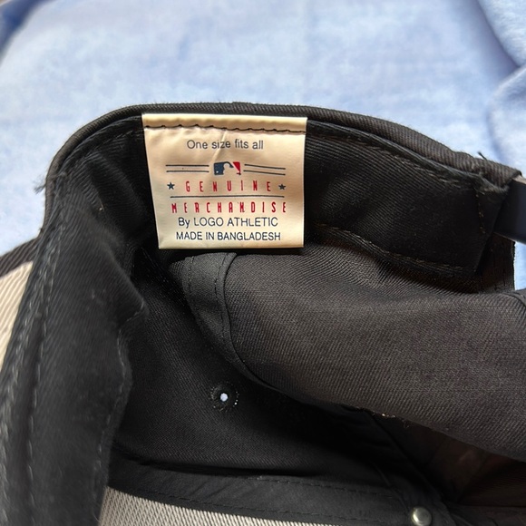 Classic Black Yankees Snapback Cap - Picture 4 of 5